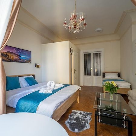 Exclusive Apartment With A View Of Prague Castle And Vltava River Eksteriør bilde